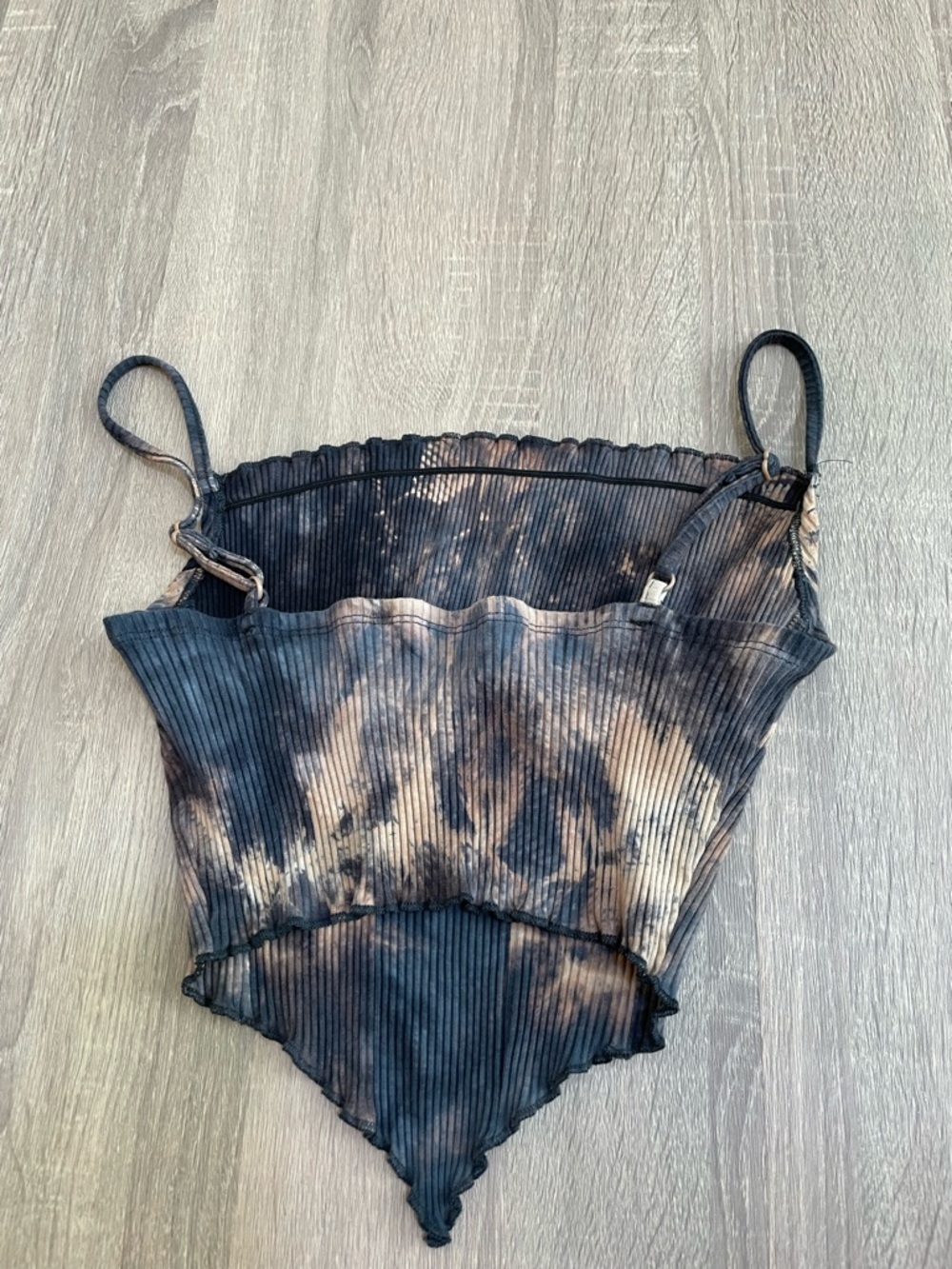 Tie-Dye Ribbed Pointed Hem Cami Crop Top- Black & Rust SHEIN. Size S - Picture 3 of 9
